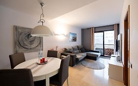 Comfy Downtown + Private Terrace
